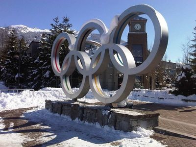 scultura cerchi olimpici