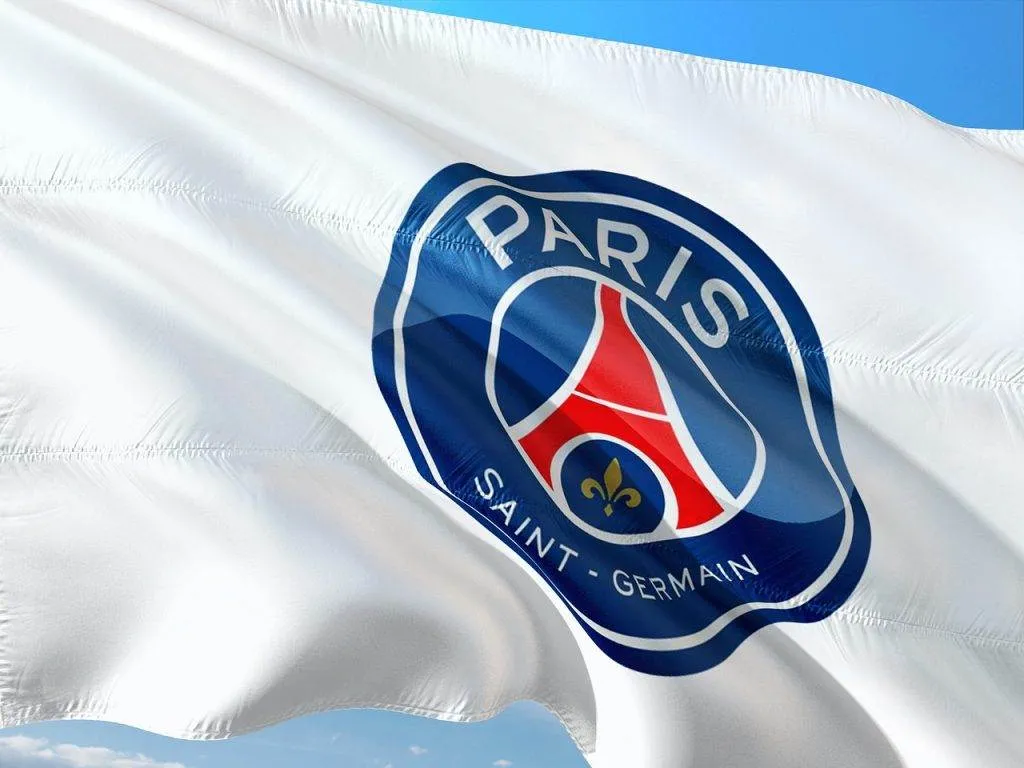 bandiera con stemma paris saint germain